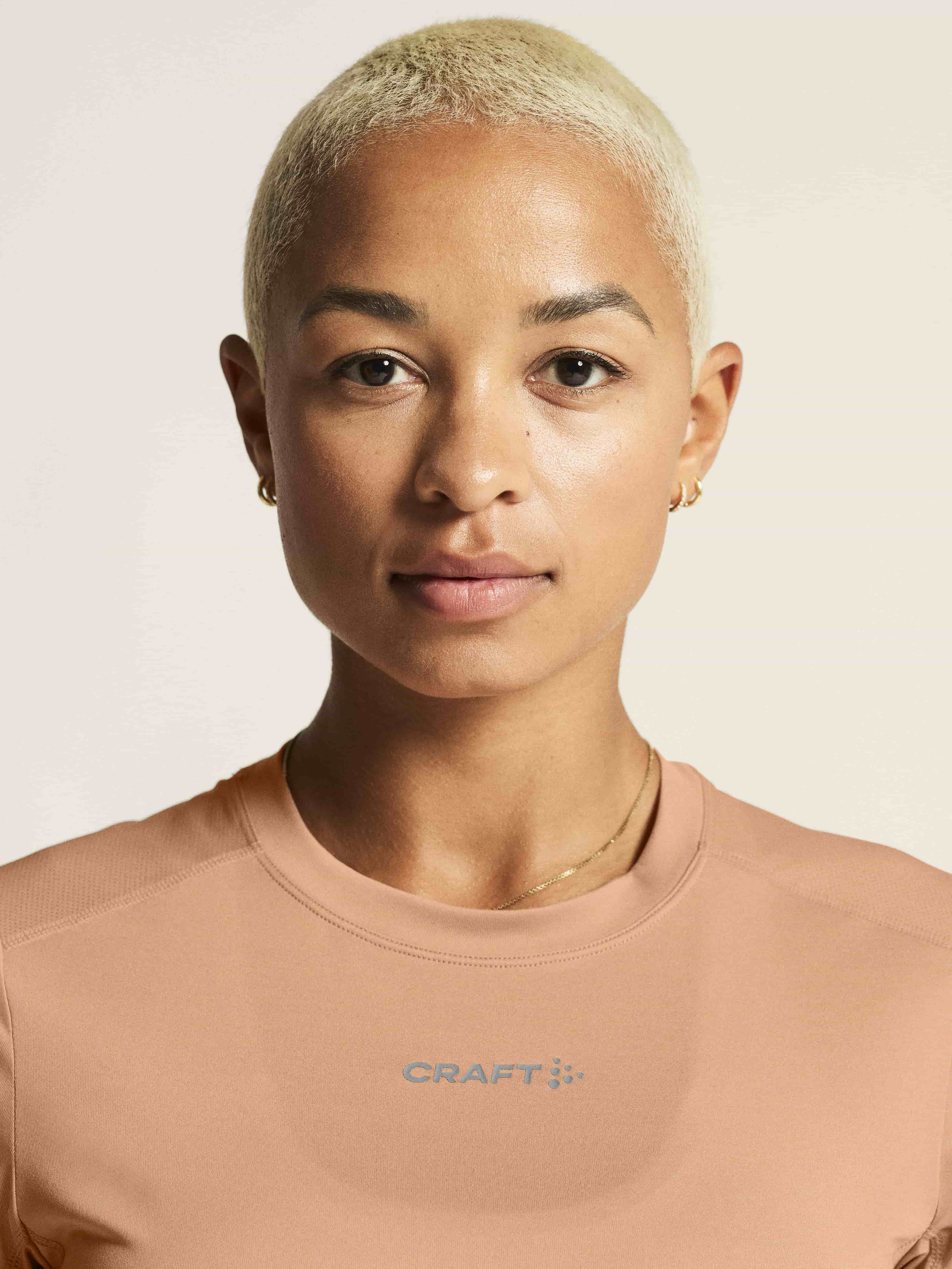 W Triko CRAFT ADV Essence SS 2