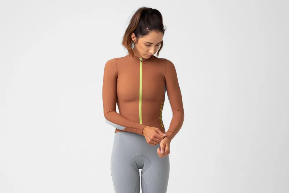 W Cyklodres ISADORE Echelon Thermal Long Sleeve Jersey Argan Oil