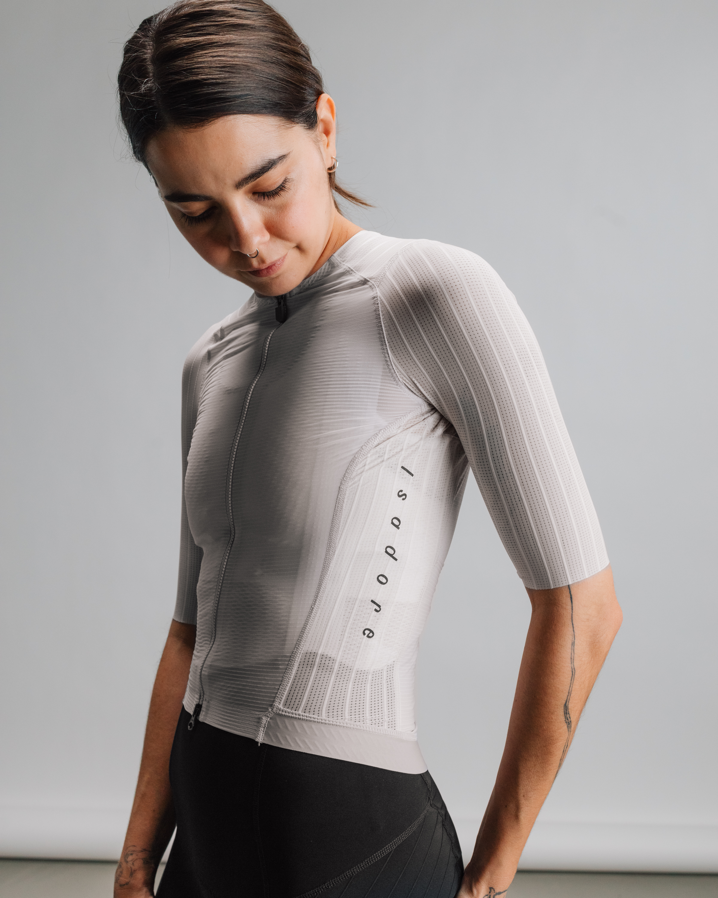 W Cyklodres ISADORE Echelon Aero