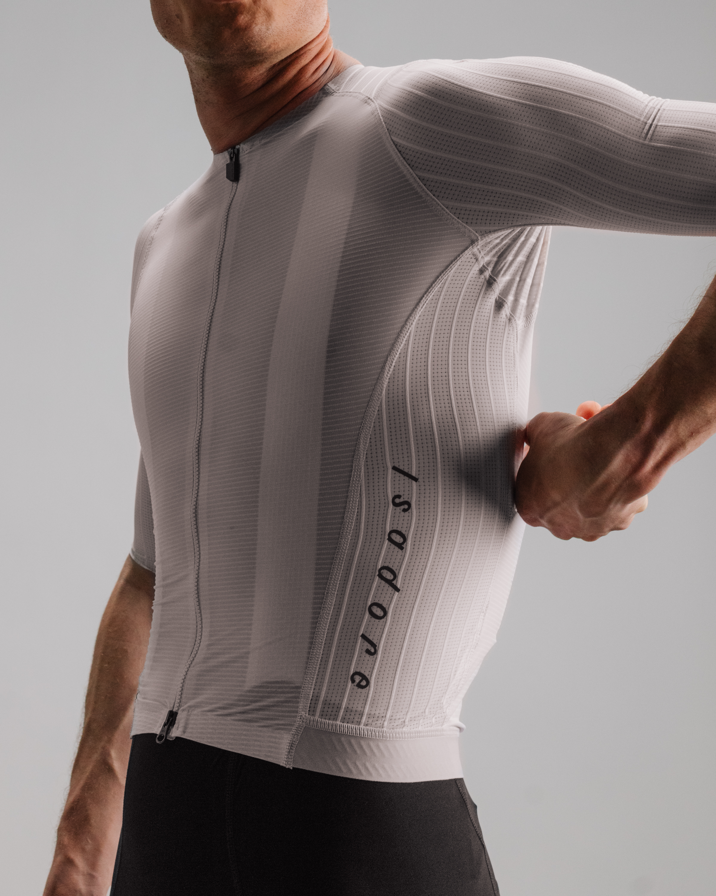 Cyklodres ISADORE Echelon Aero