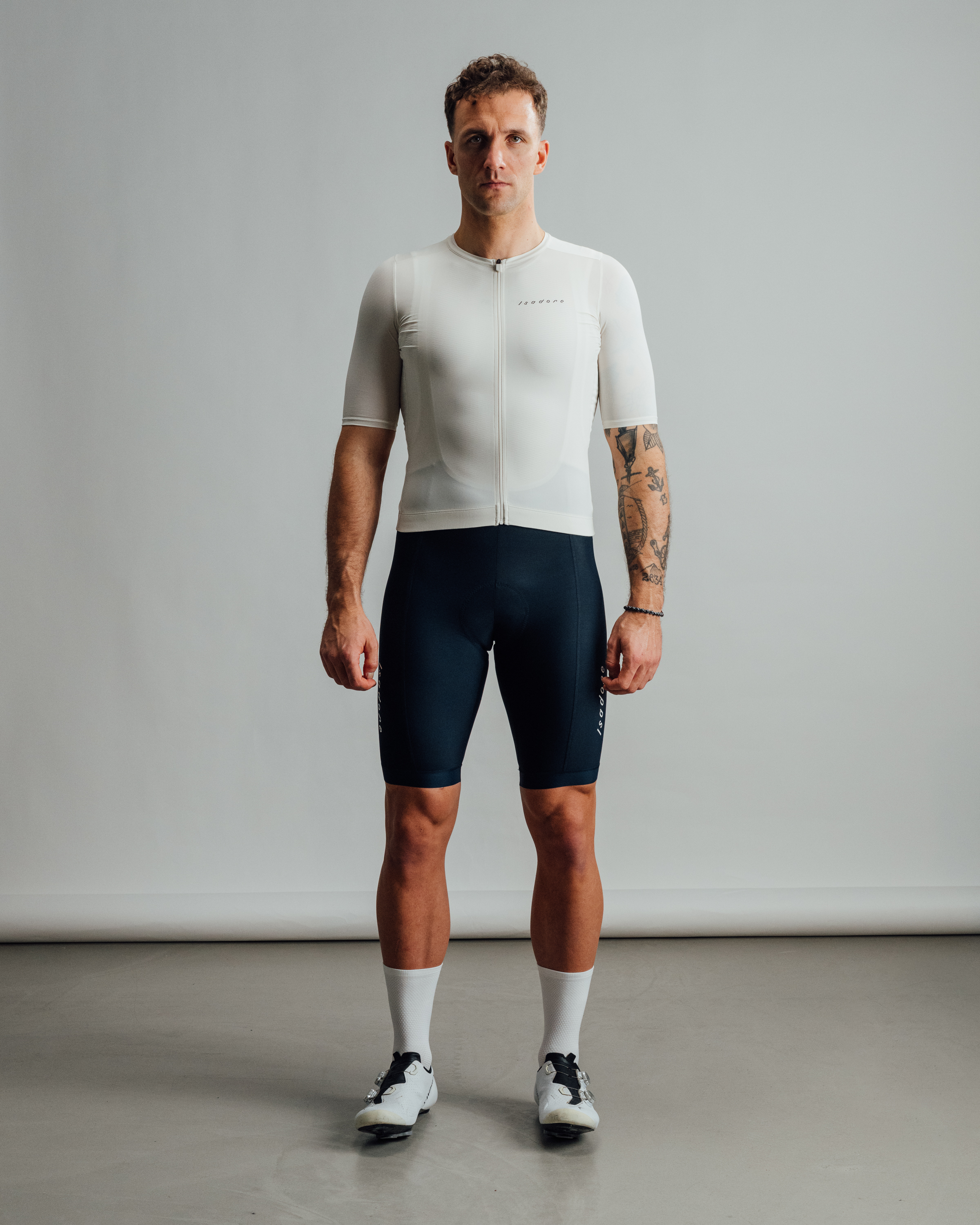 Cyklodres ISADORE Debut