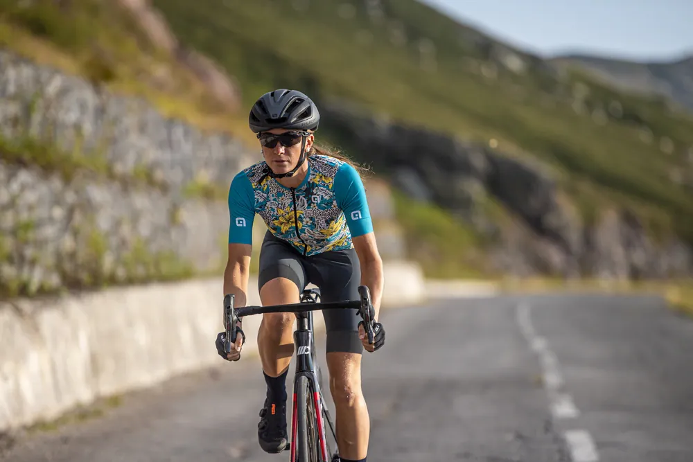 W Cyklodres ALÉ HIBISCUS