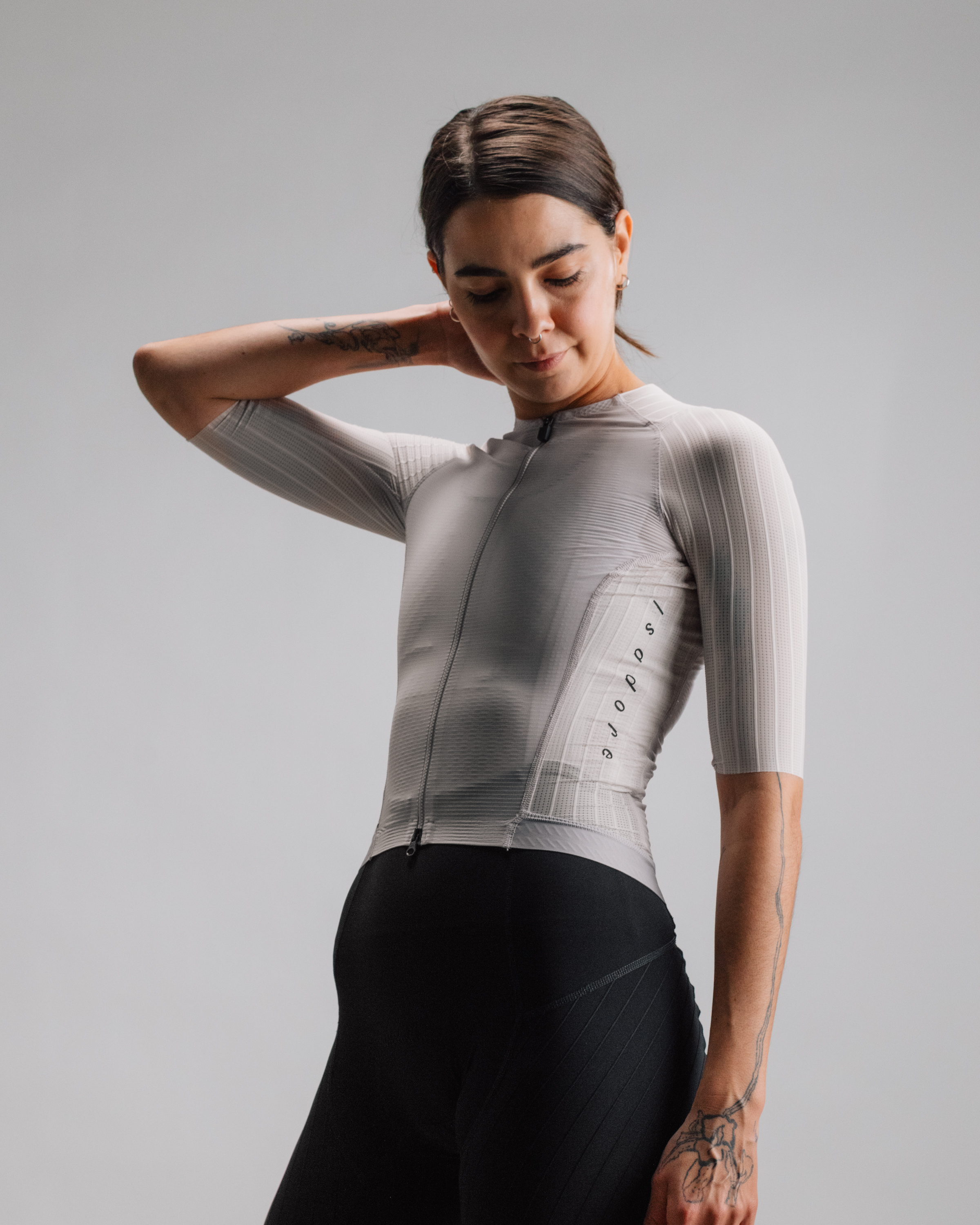 W Cyklodres ISADORE Echelon Aero