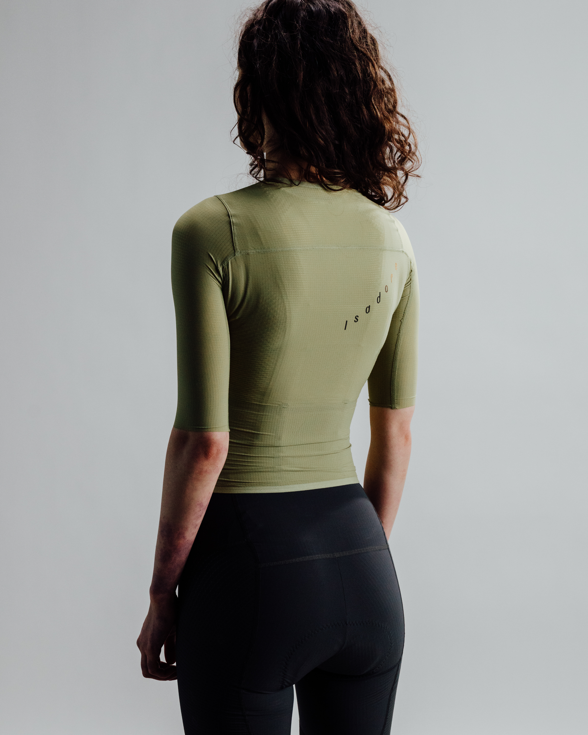W Cyklodres ISADORE Echelon Ultralight Aero