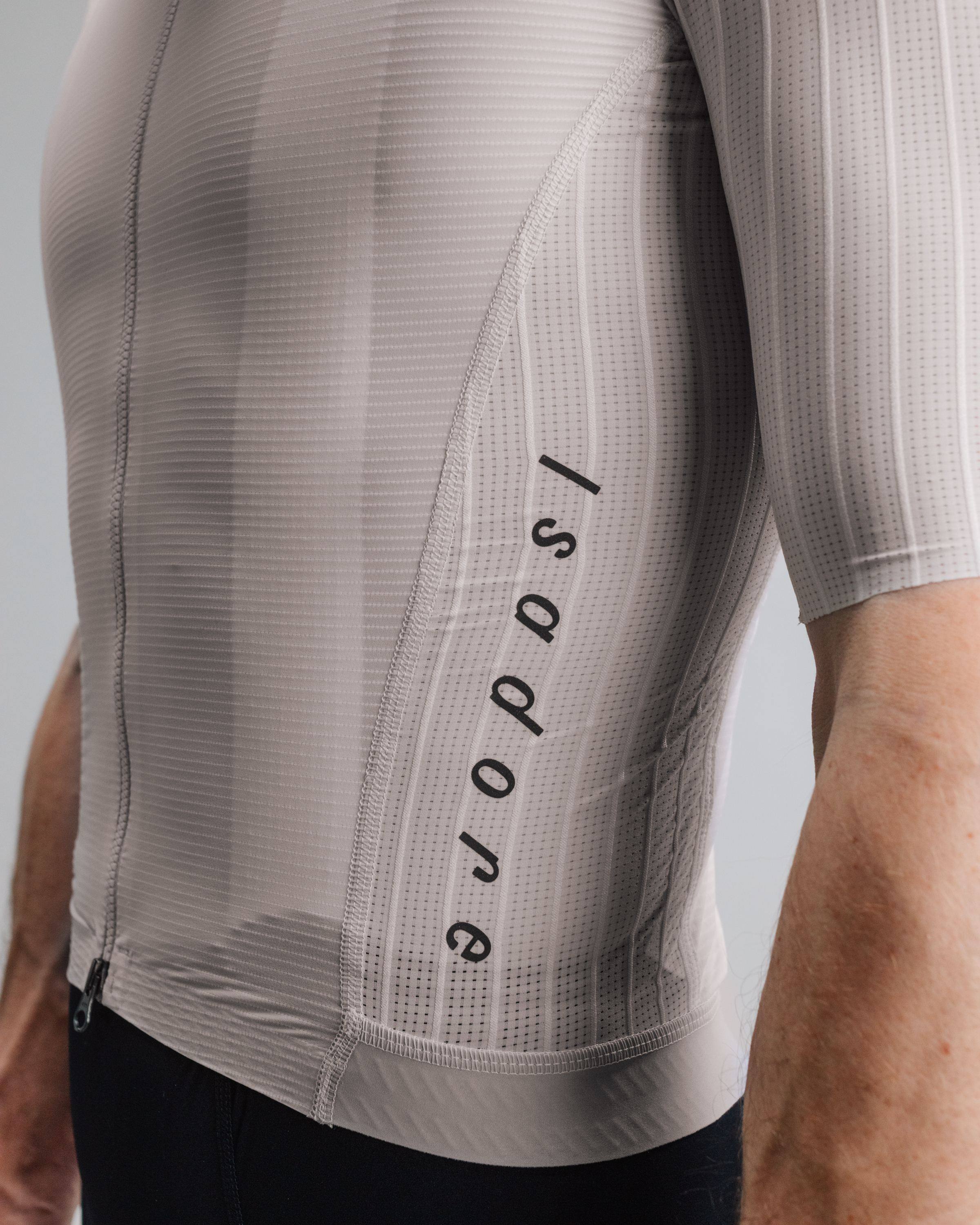 Cyklodres ISADORE Echelon Aero