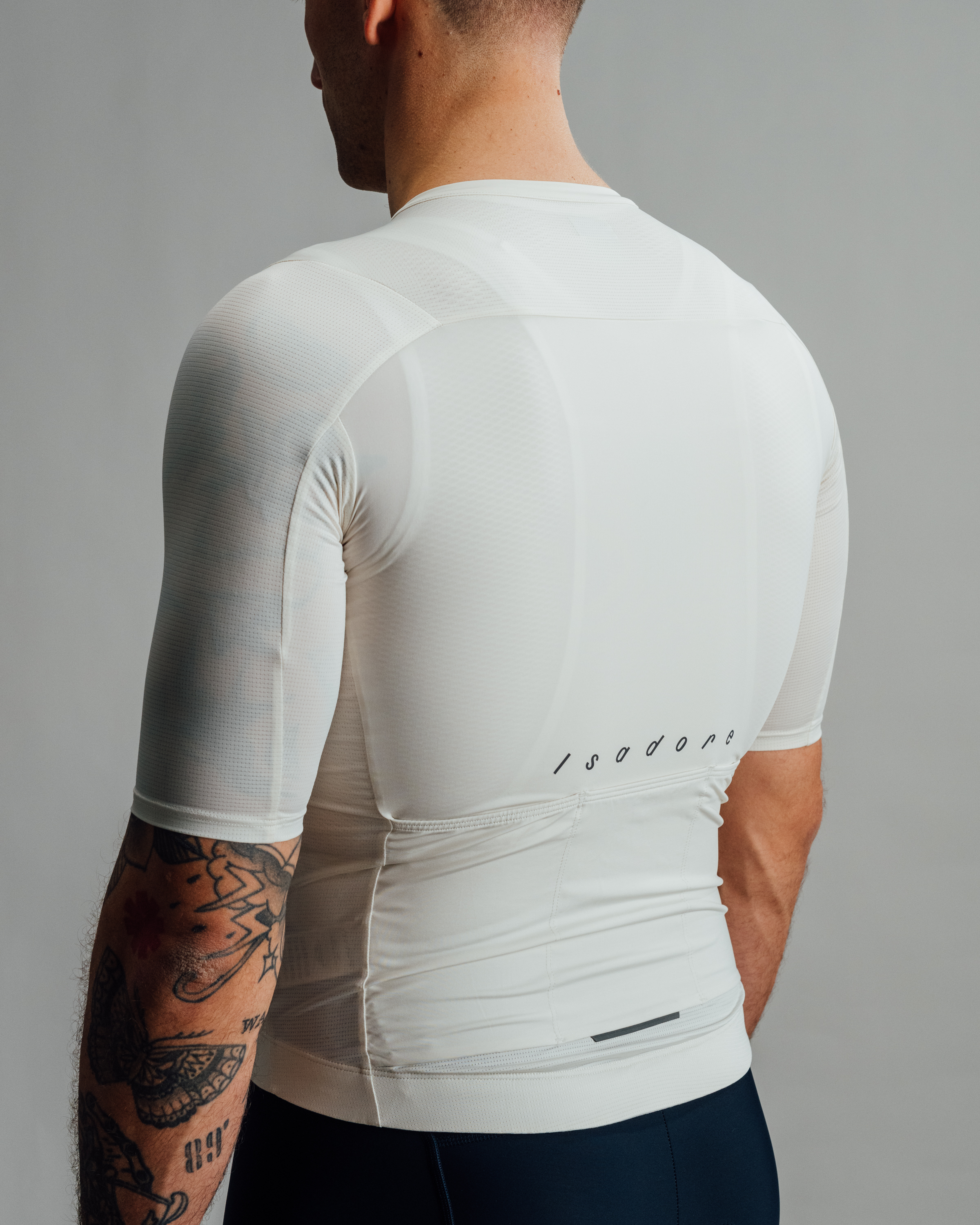 Cyklodres ISADORE Debut