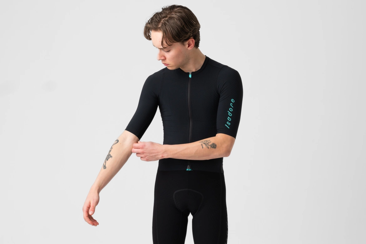 Cyklodres ISADORE Echelon Aero