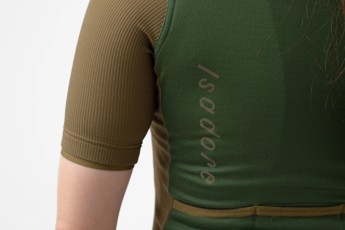 W Cyklodres ISADORE Signature