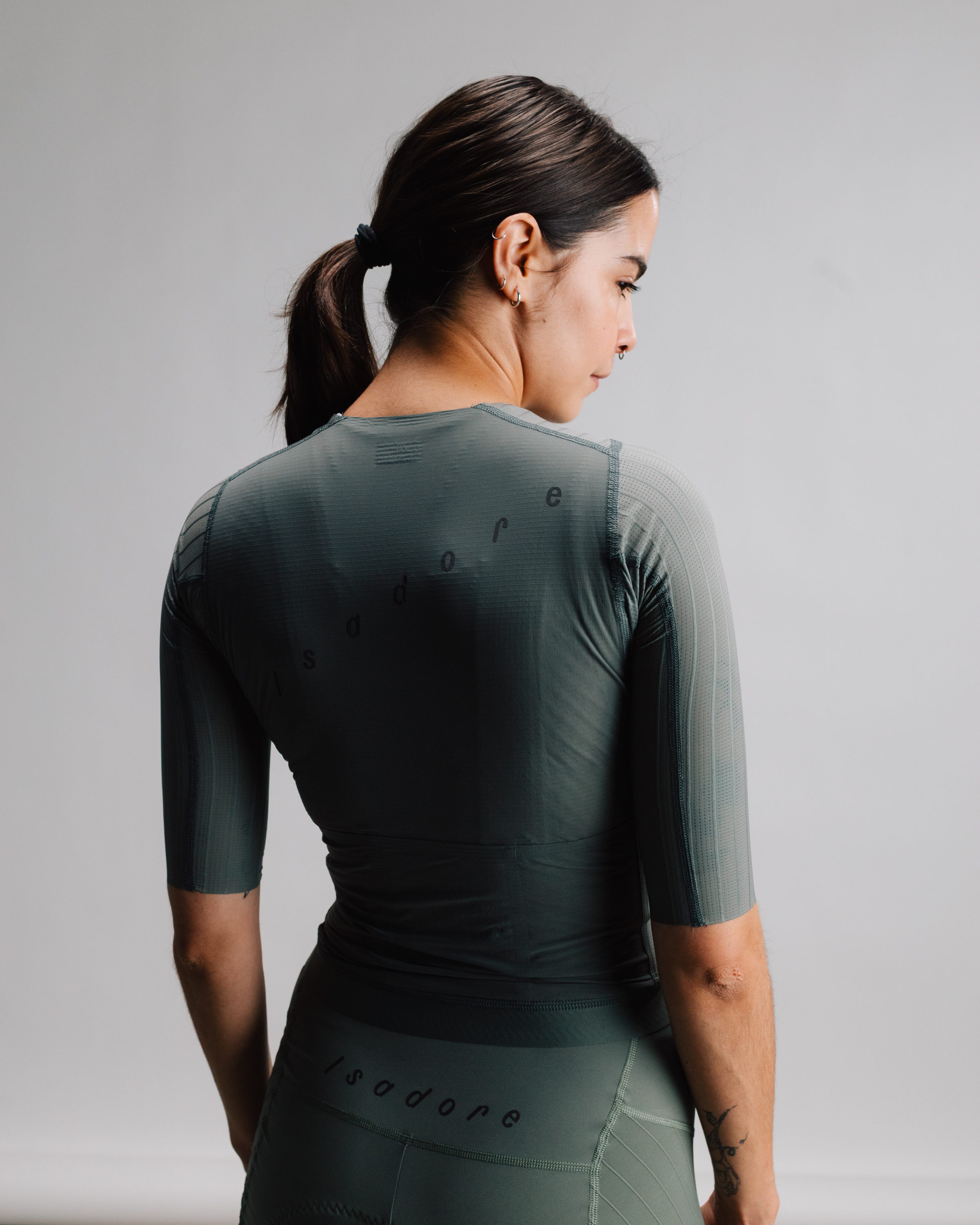 W Cyklodres ISADORE Echelon Aero