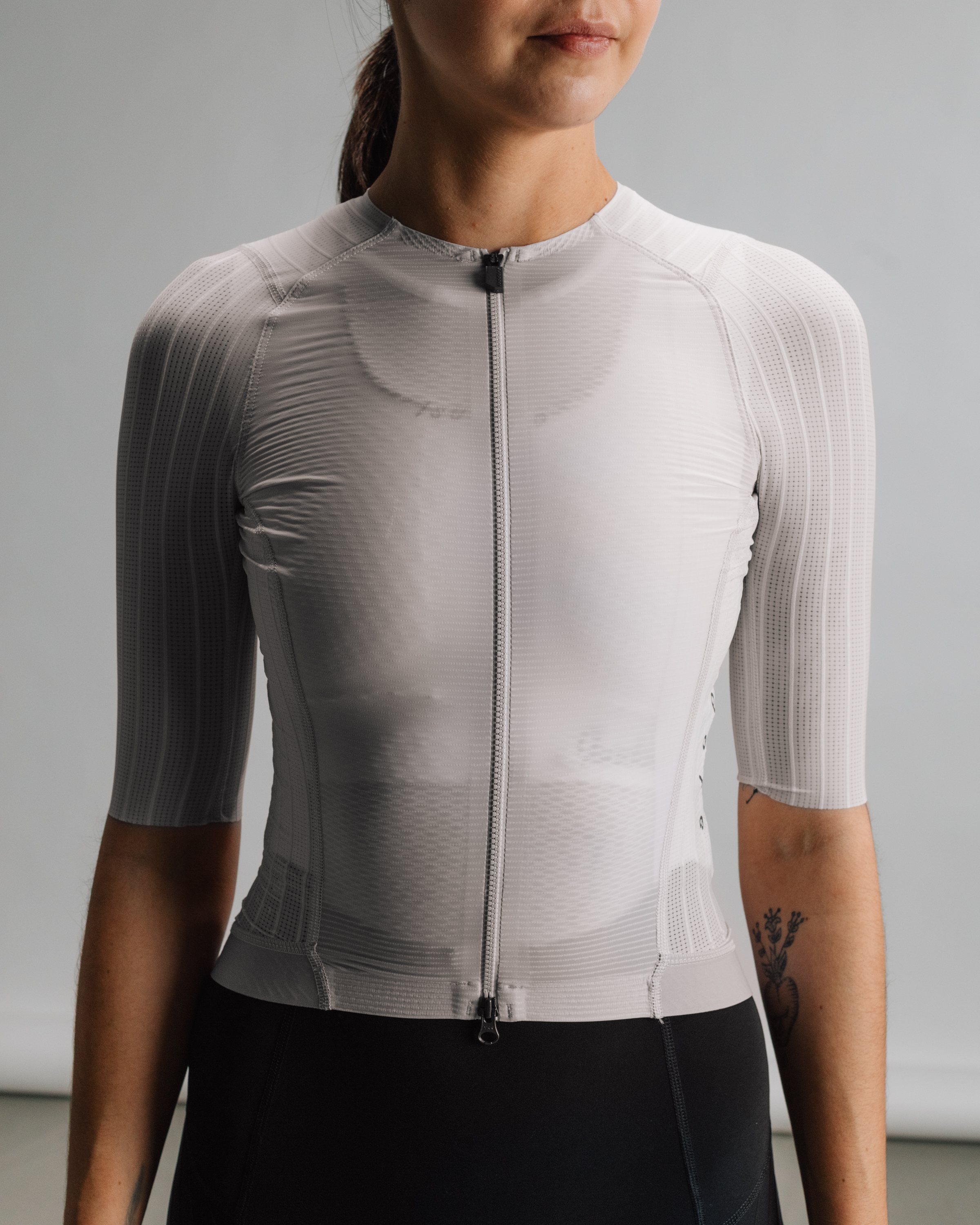 W Cyklodres ISADORE Echelon Aero