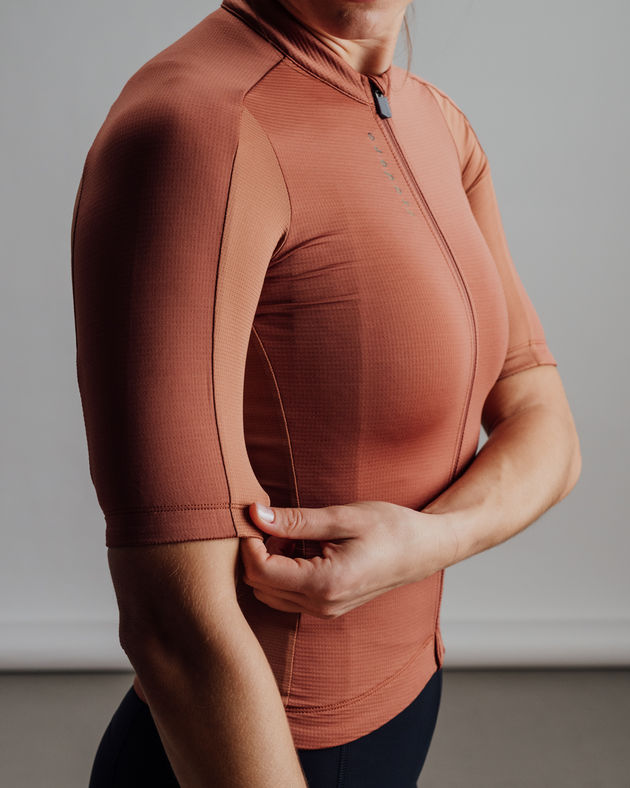 W Cyklodres ISADORE Signature Merino Tech