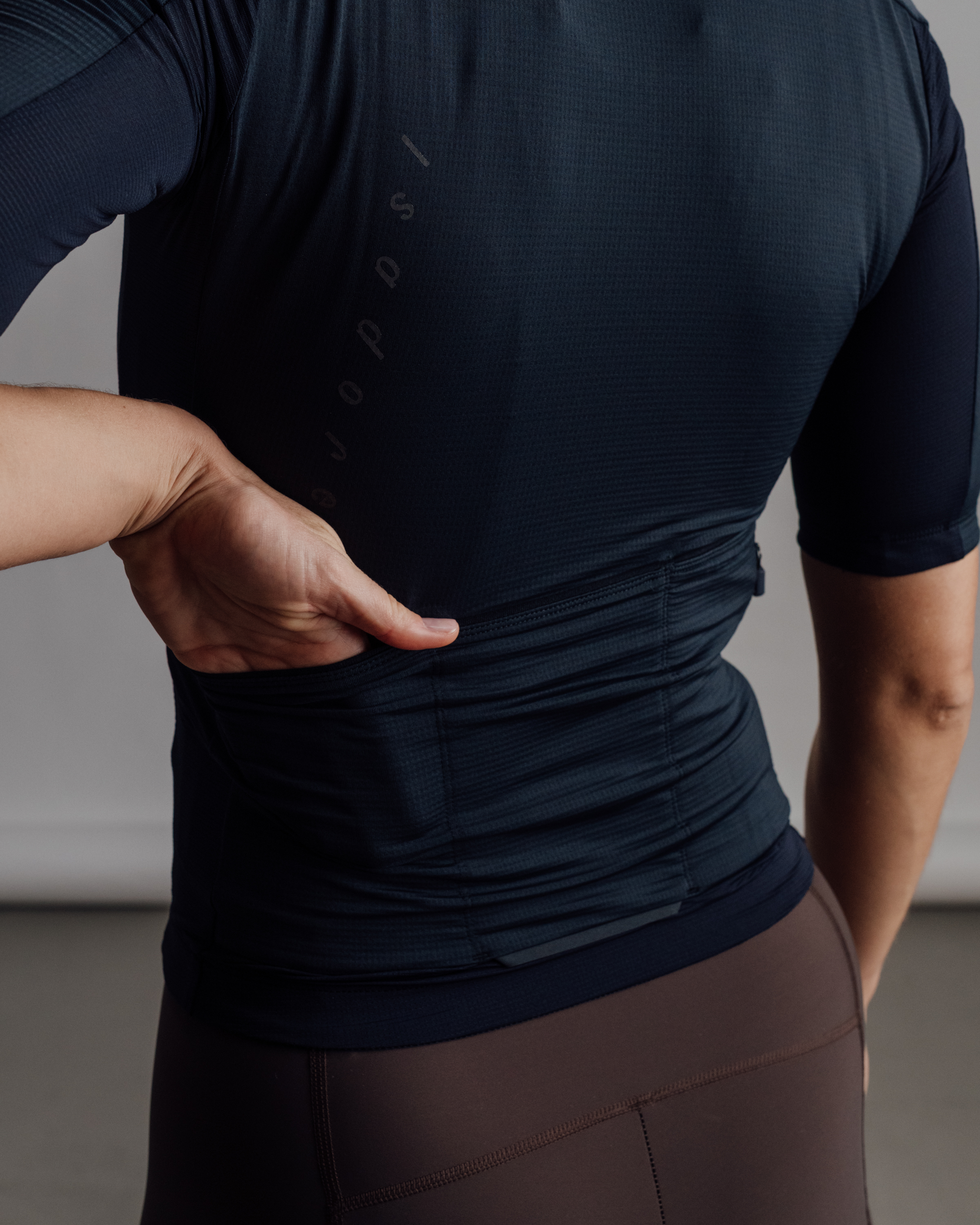 W Cyklodres ISADORE Signature Merino Tech