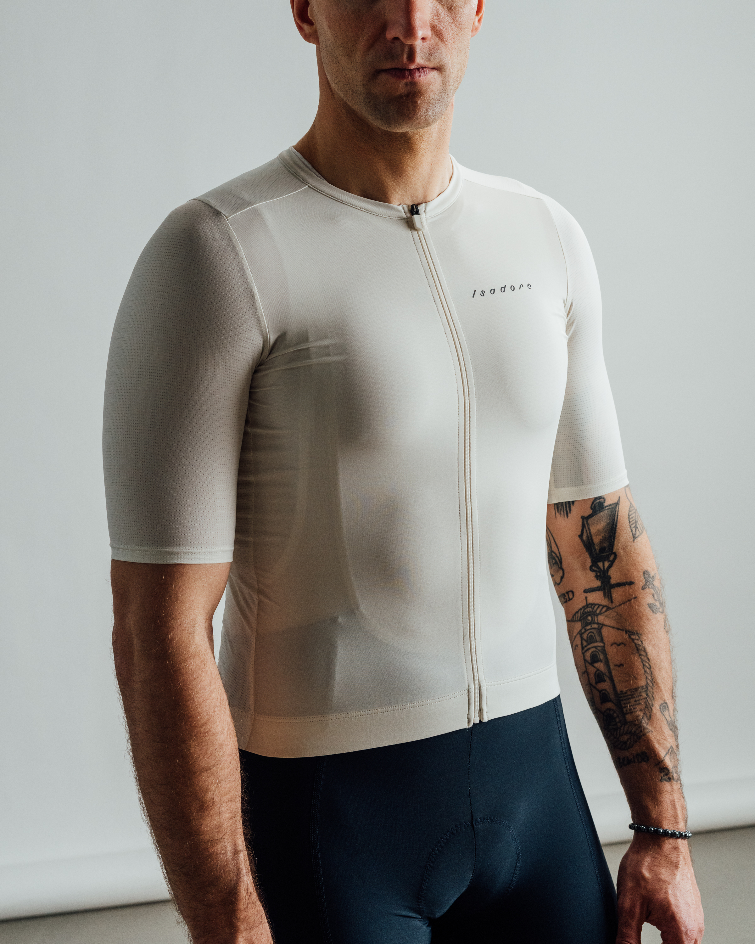 Cyklodres ISADORE Debut